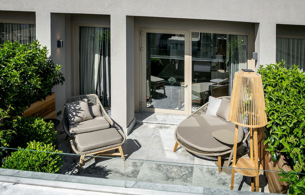Room, Terrace