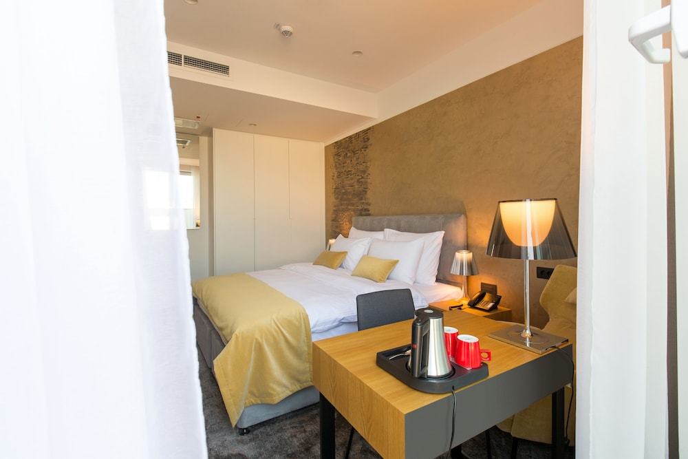 Superior Double or Twin Room, City View - Photo 3