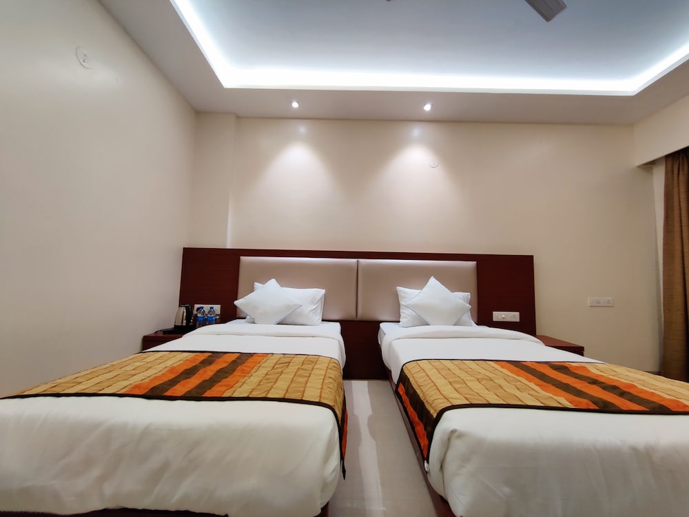 Deluxe Twin Room with Balcony - Photo 24