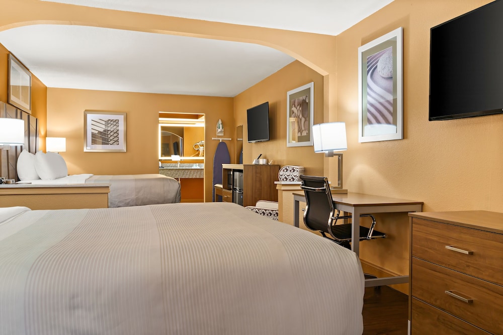 Suite, 1 King Bed, Non Smoking (Upgrade) - Photo 1