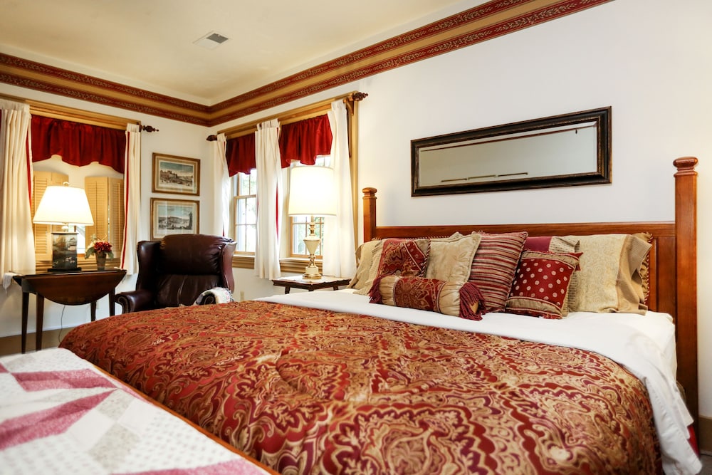 Room, Private Bathroom (Laurel King Suite Romantic Get Away)