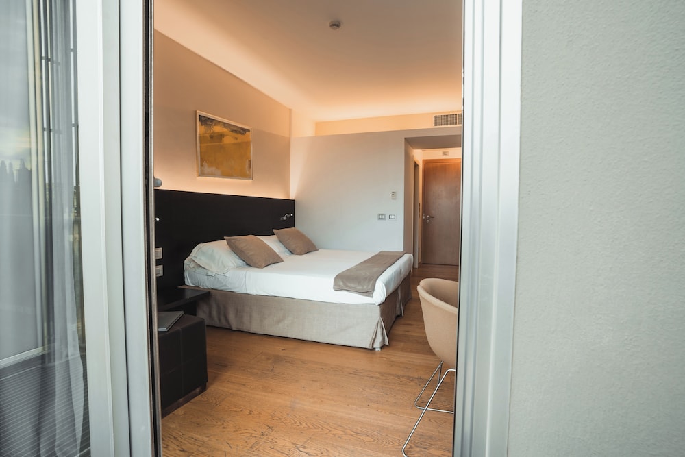 Double Room - Photo 5