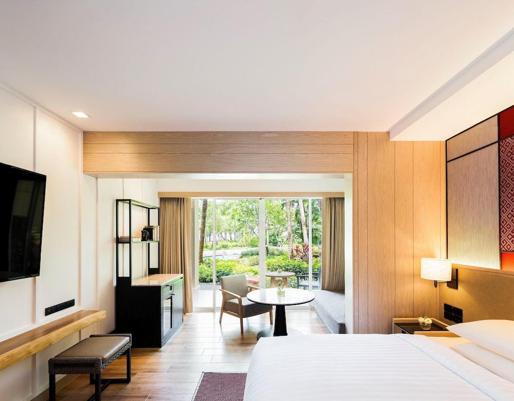 Room, Pool Access (2 Twin Beds) - Photo 2