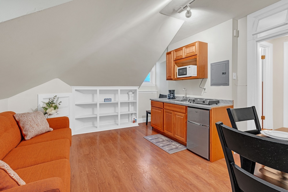 Condo, 2 Bedrooms