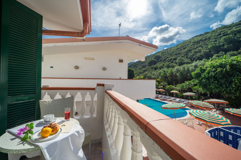 Superior Double Room, Balcony - Photo 5