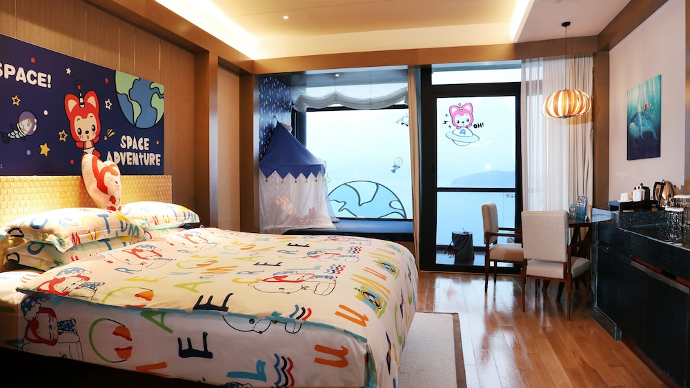 Premium Room, Multiple Beds, Lake View (Kids Theme) photo 1
