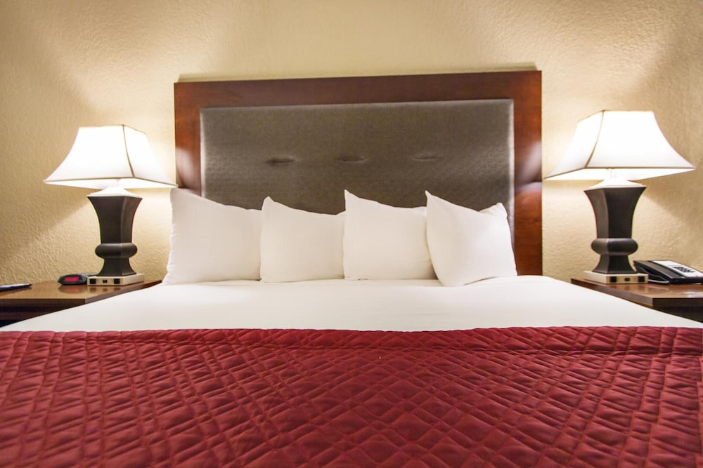 Double Room, 2 Queen Beds, Accessible - Photo 8