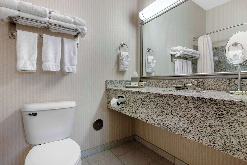 Suite, Multiple Beds, Non Smoking - Photo 7