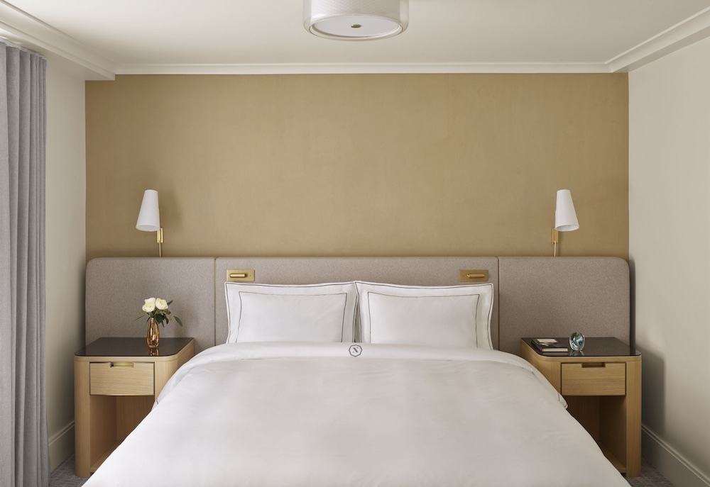Room, 1 King Bed (Newbury) thumbnail 6