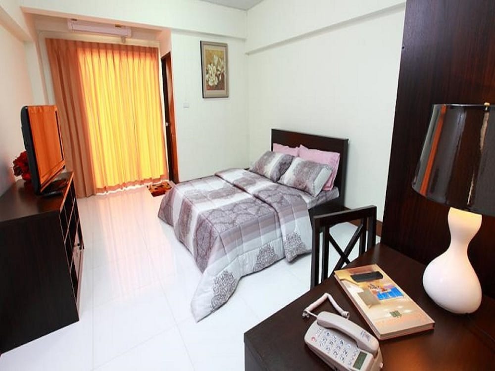 Standard Room, 1 King Bed, Non Smoking photo 2