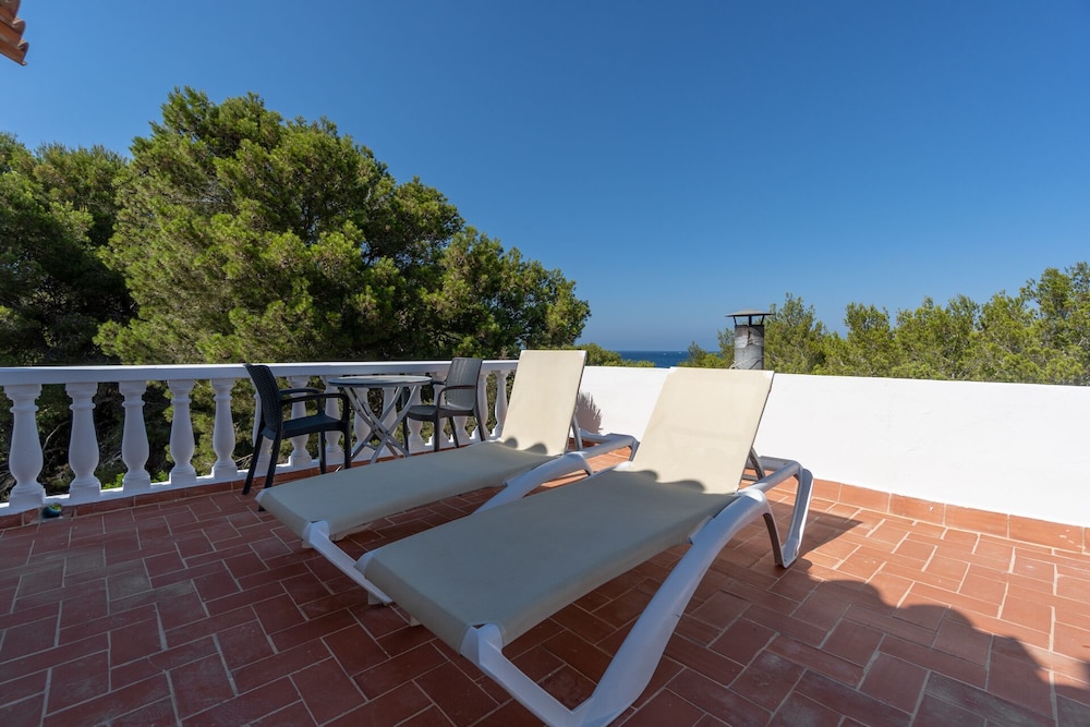 Classic Twin Room, Sea View photo 3