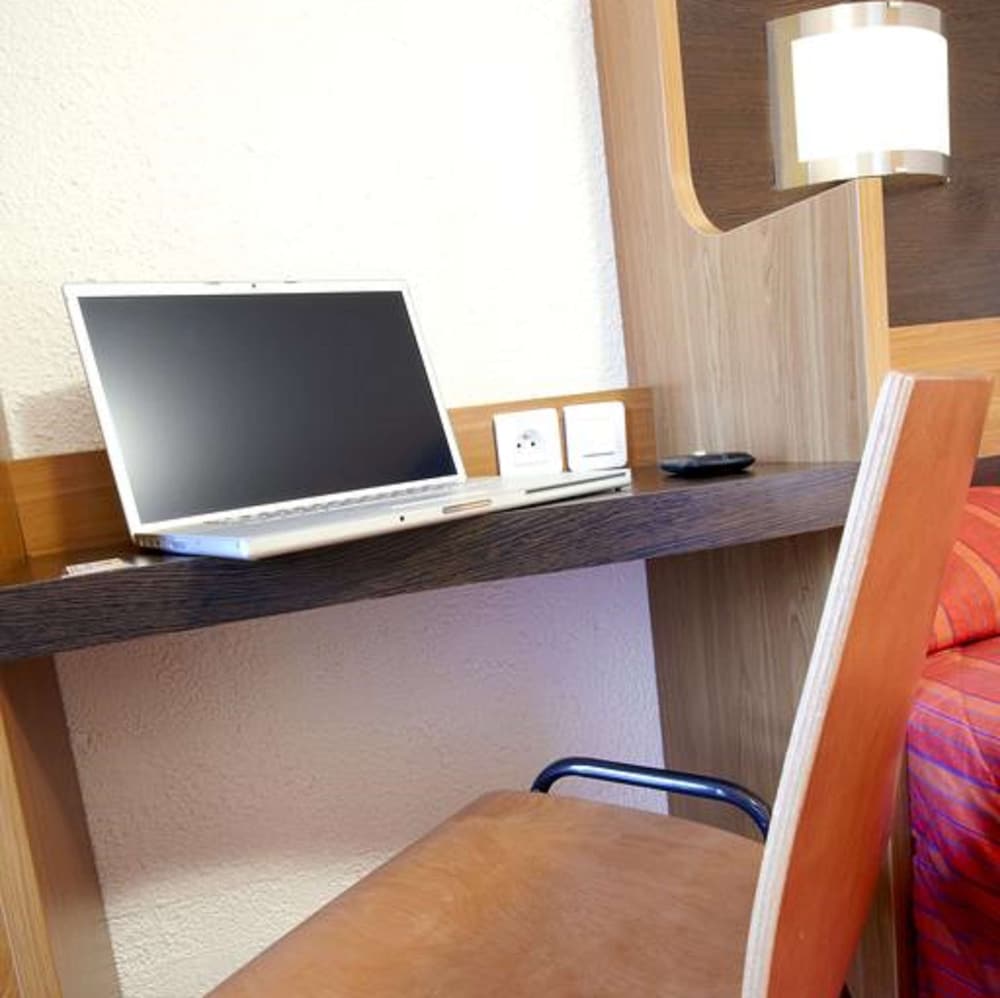 Standard Room, 3 Twin Beds - Photo 3