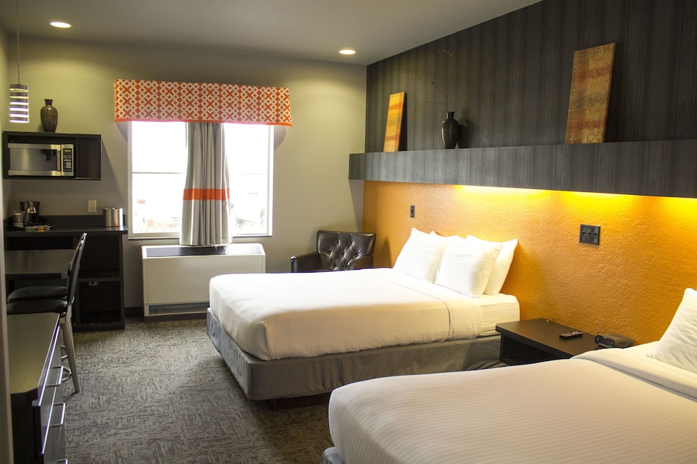 Room, 2 Queen Beds - Photo 2
