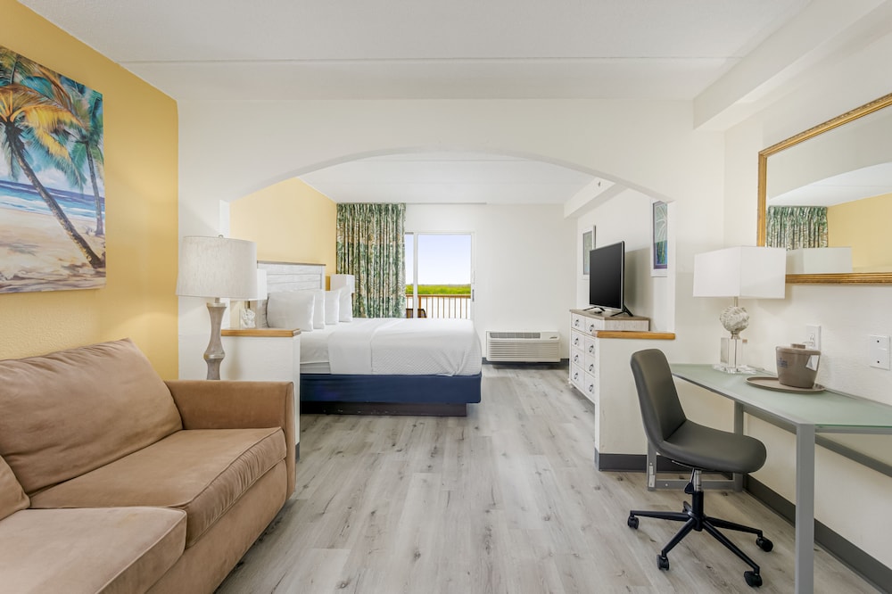 Suite, 1 King Bed with Sofa bed (Water View) photo 1