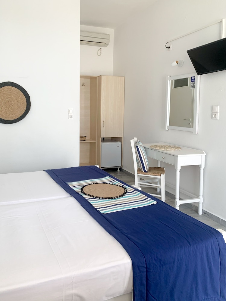 Standard Room, Partial Sea View photo 3
