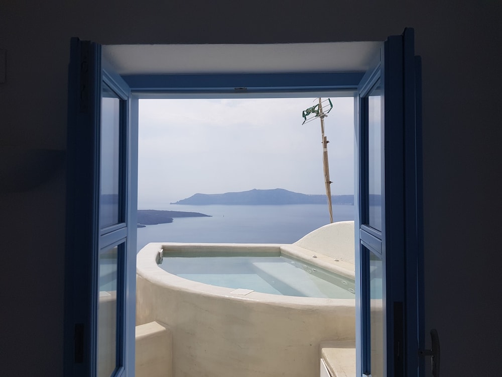 Pantelia Suite Caldera View (Hot tub) - Photo 7