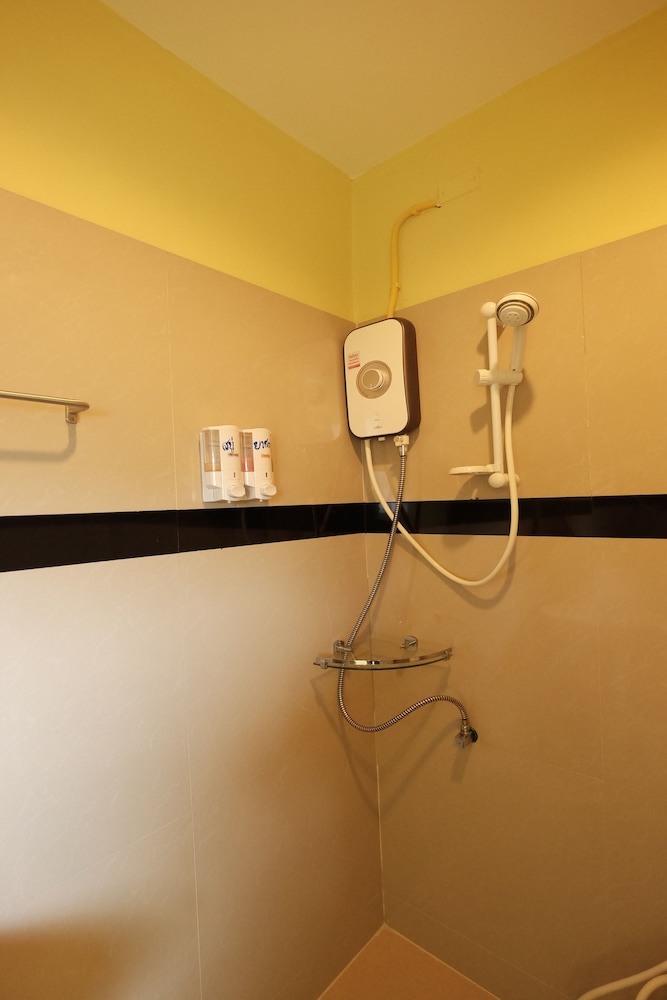 Standard Twin Room - Lower Floor photo 2