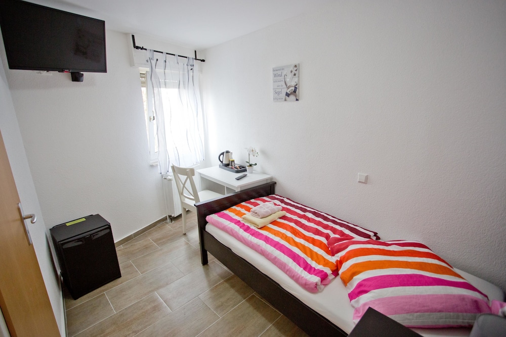 Standard Single Room, 1 Twin Bed, Non Smoking, Refrigerator photo 2