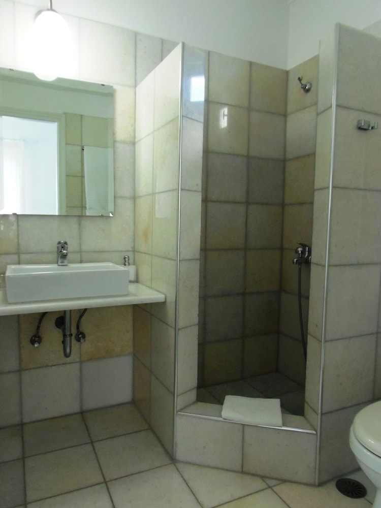 Standard Room - Photo 9