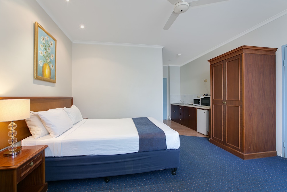 Budget Double Room with Kitchenette photo 3