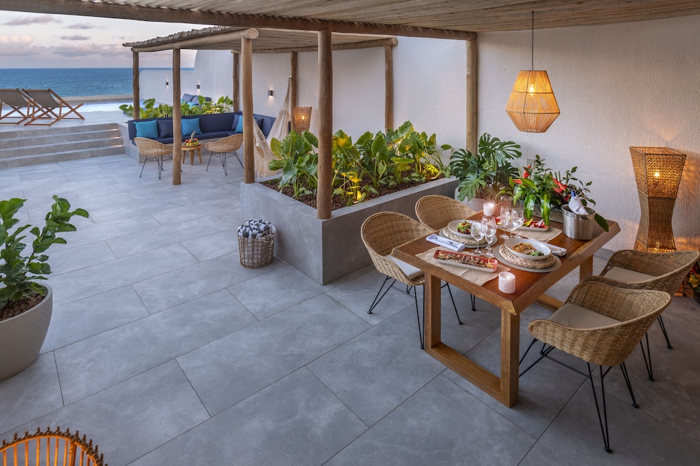 Premium Suite - Photo 18