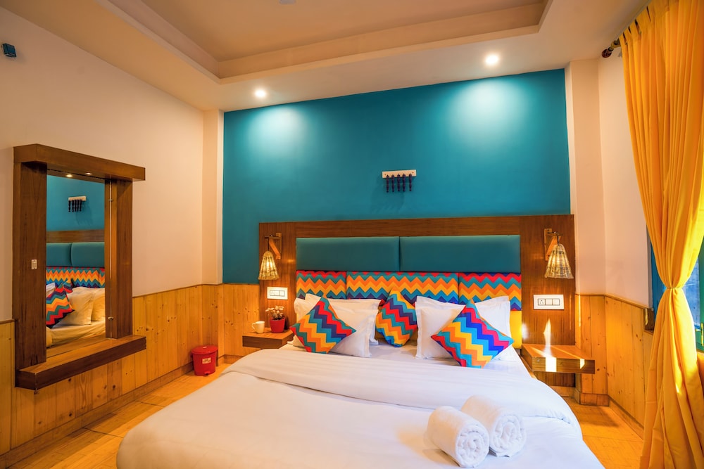 Deluxe Double Room with Ensuite Bathroom - Photo 5