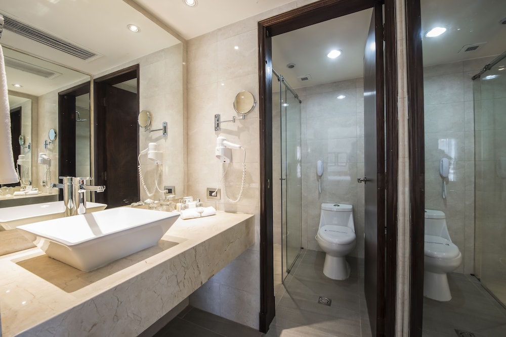 Luxury Suite - Photo 5