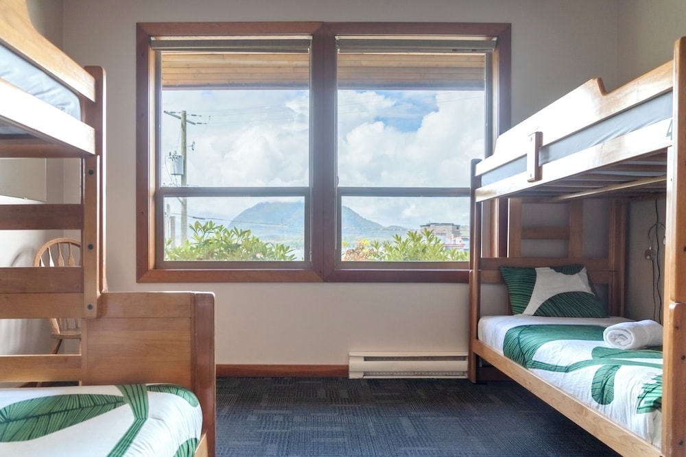 Private room with ocean view, 2-piece bathroom, shared showers - accessible photo 1
