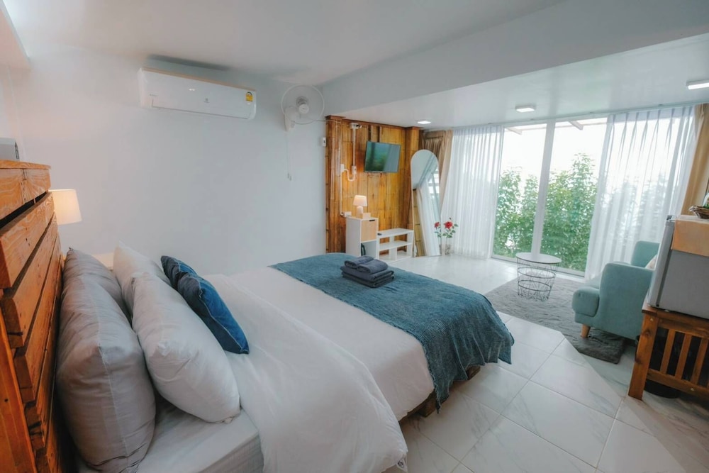 Deluxe House, Air conditioning, Hill View photo 1