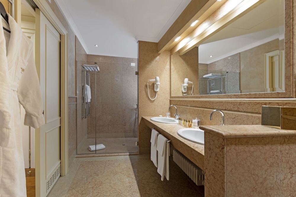 Deluxe Double Room Single Use photo 2