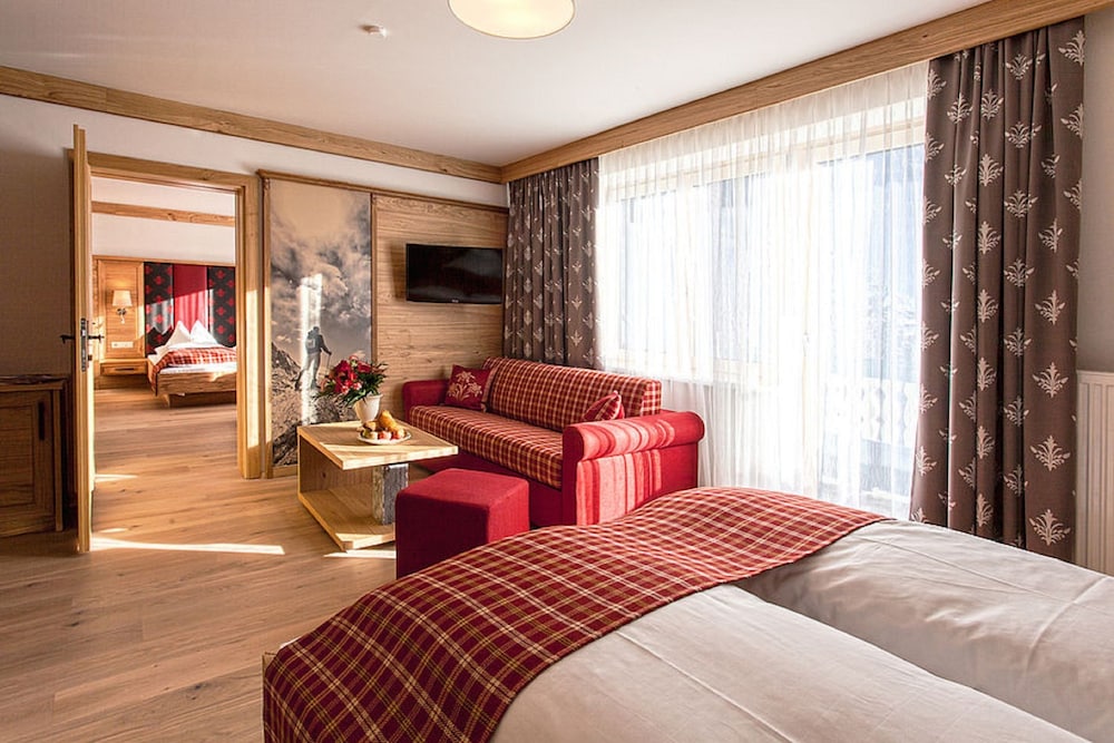 Double Room, Balcony, Mountain View (Alpenblick Tradition) photo 2