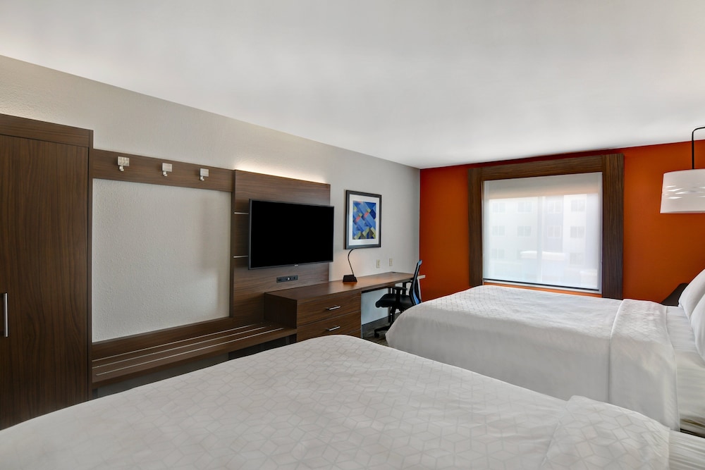 Standard Room, 2 Queen Beds - Photo 2