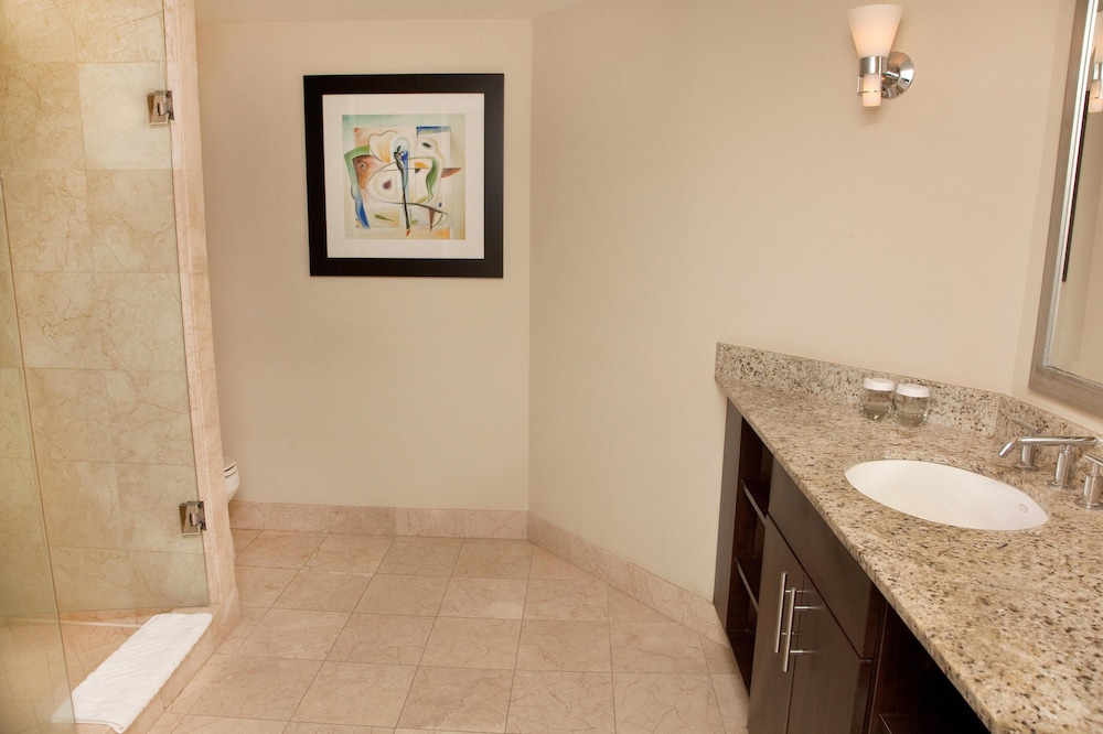 Suite, 2 Queen Beds, Balcony (Intracoastal View) - Photo 5
