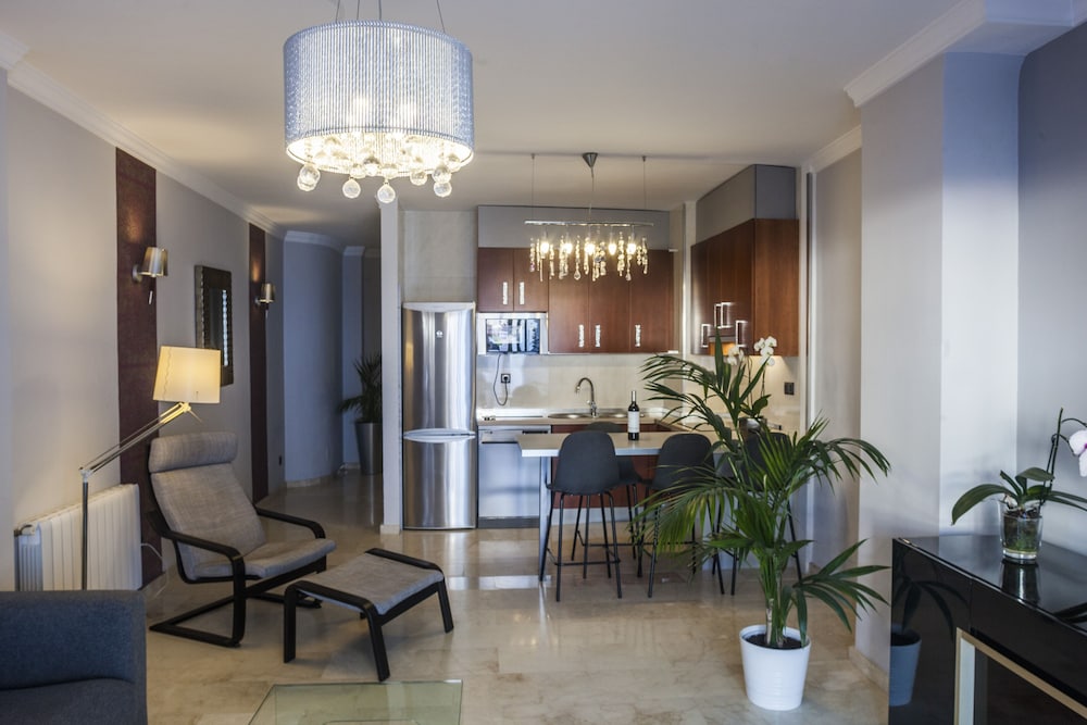 Family Duplex - Photo 3