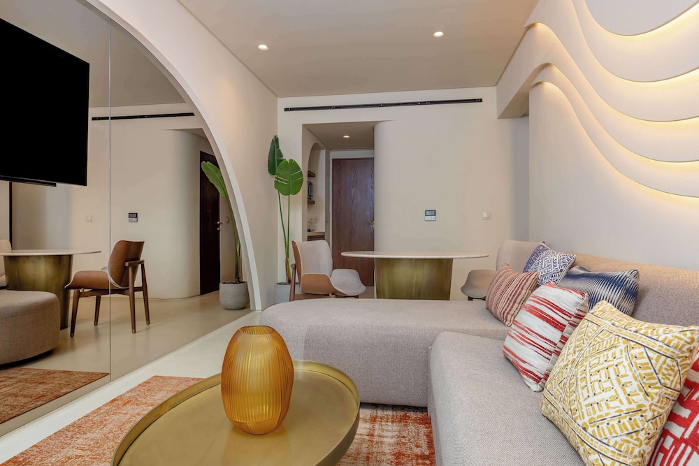 Deluxe Suite, 1 King Bed, Sea View - Photo 7