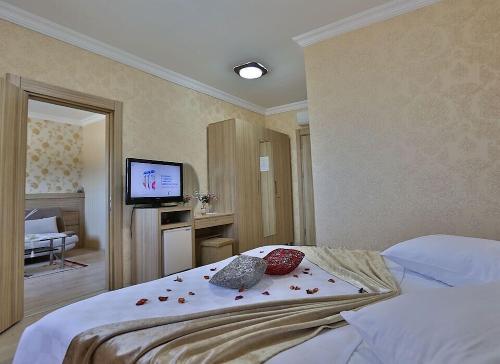 Suite, Jetted Tub photo 3
