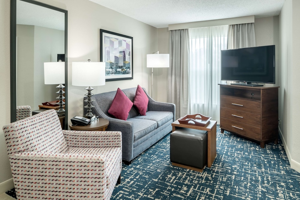 Suite, 2 Bedrooms, Non Smoking - Photo 2