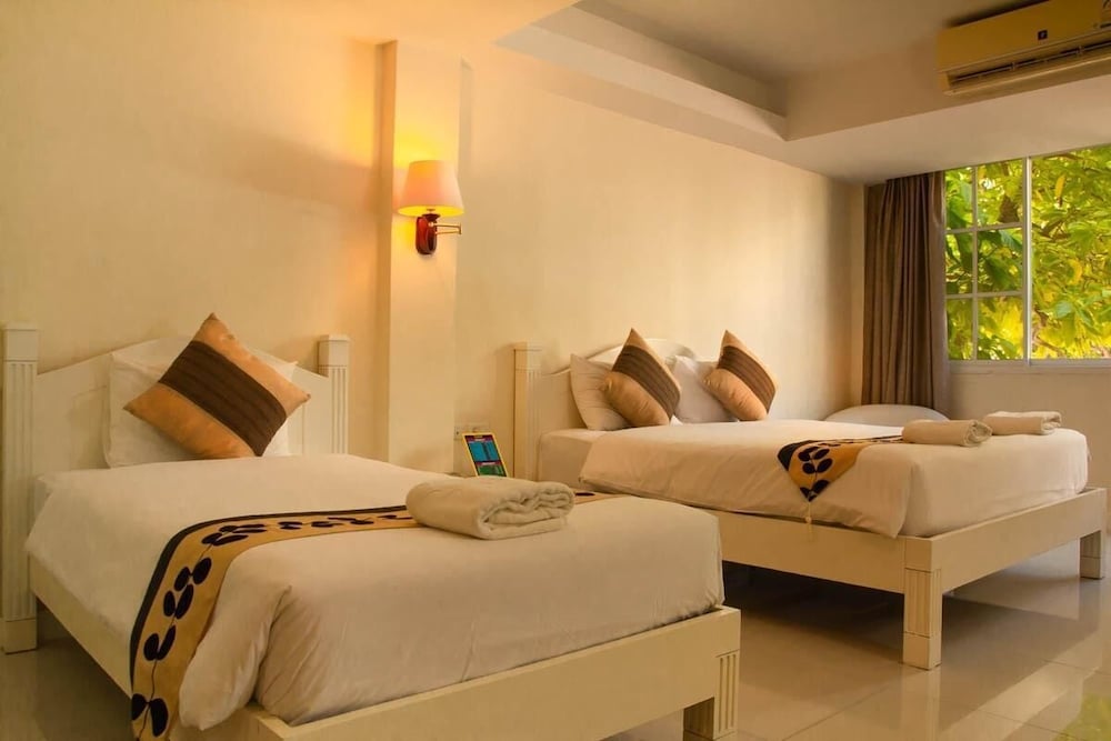 Family Triple Room, City View