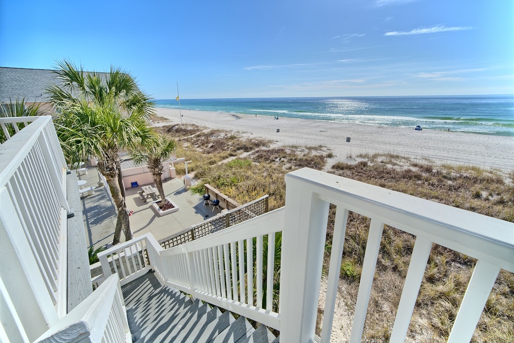 House, 5 Bedrooms, Balcony, Beachfront photo 3