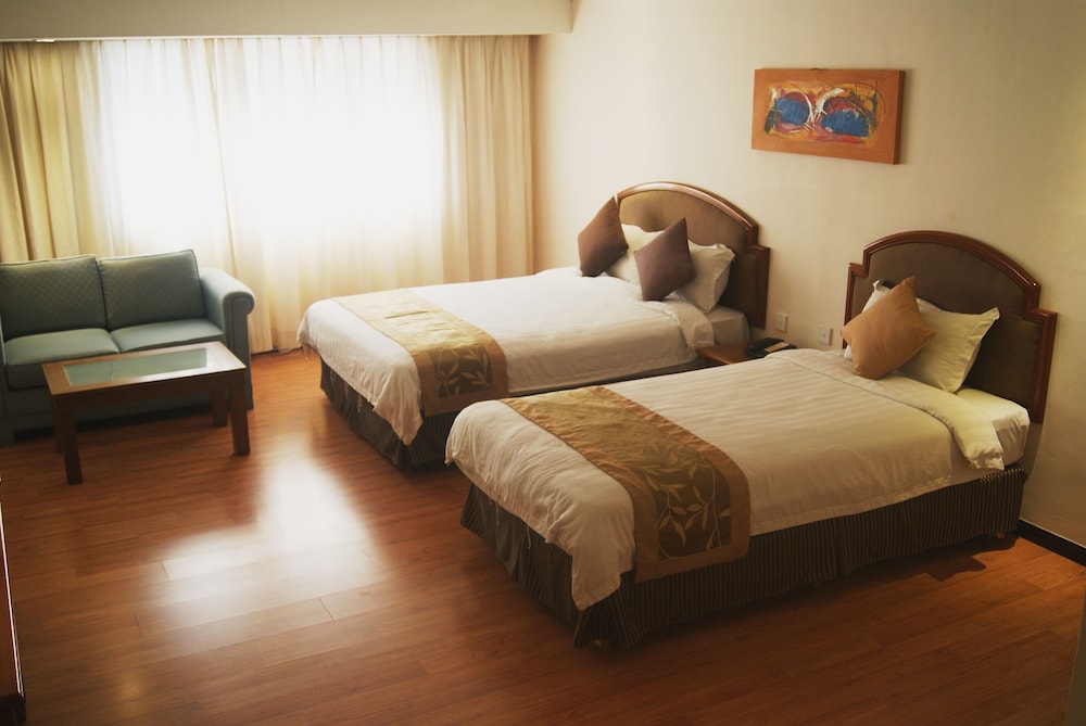 Deluxe Triple Room, Multiple Beds photo 3