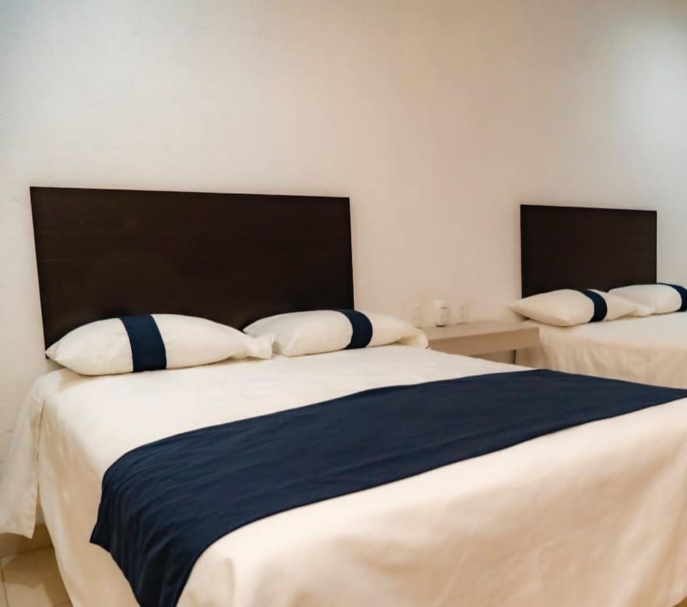 Standard Double Room, 2 Double Beds, Ensuite, Garden View