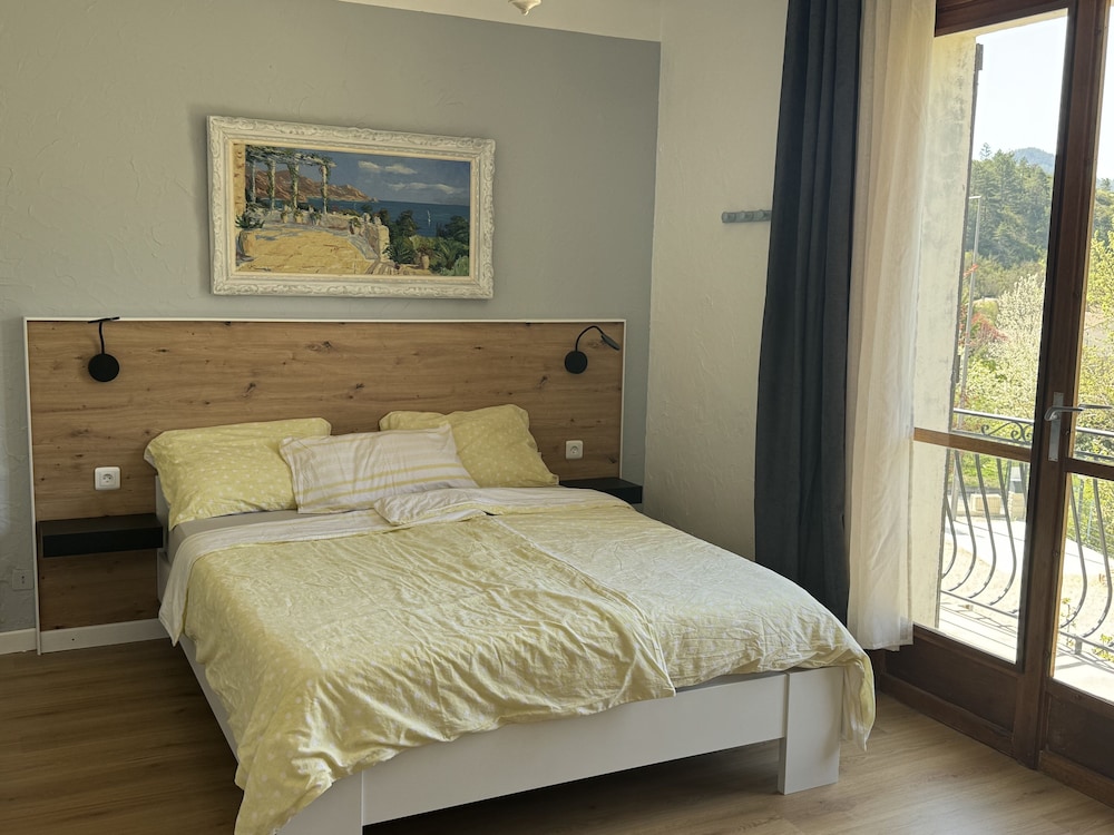 Superior Quadruple Room, Mountain View photo 1