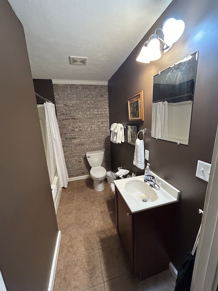 Double Room, Ensuite (Double Queen Suite) photo 2
