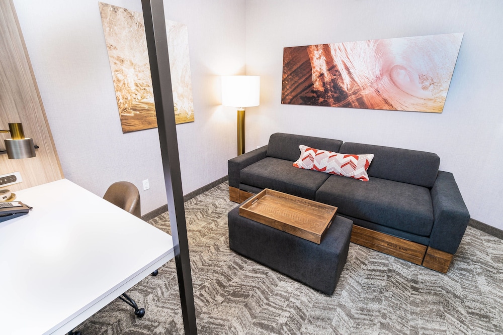 Suite, Multiple Beds, Bathtub