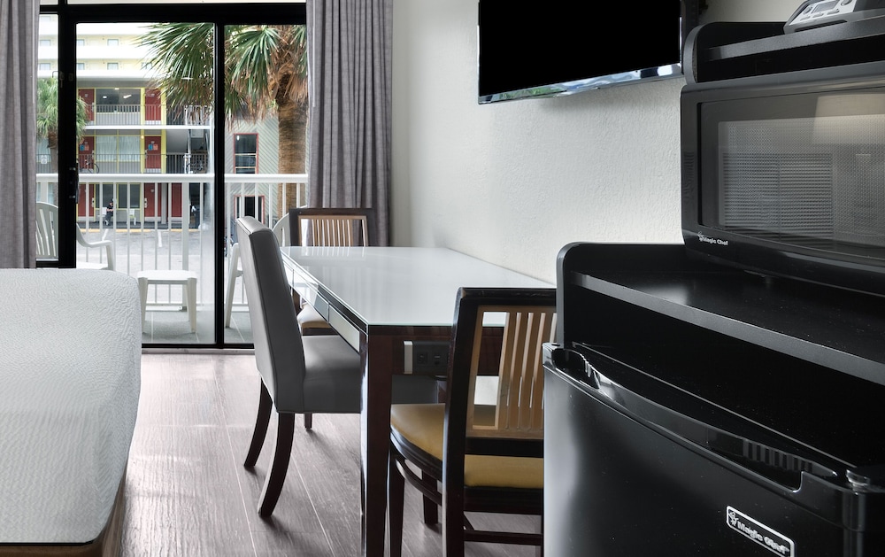 Junior Suite, Partial Ocean View photo 2