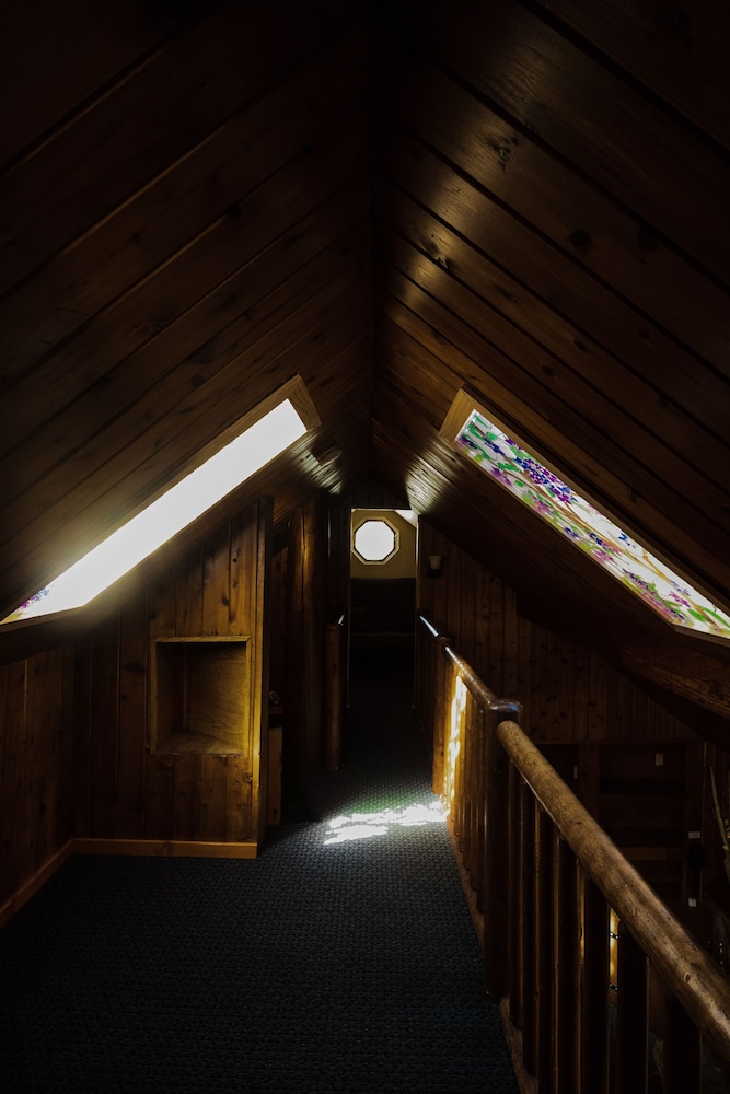 Log Cabin photo 3