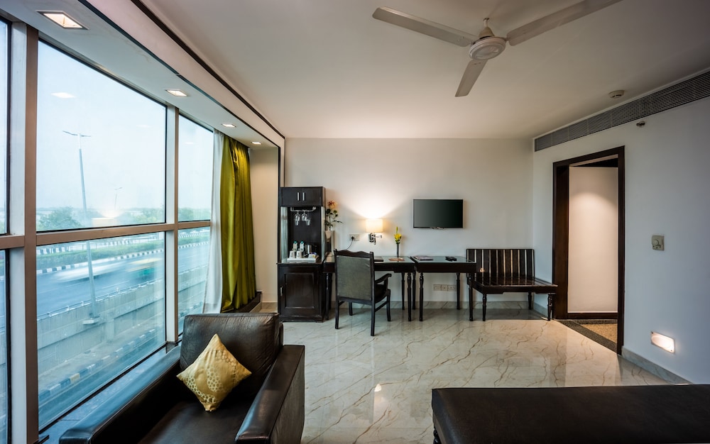 Suite - Photo 6