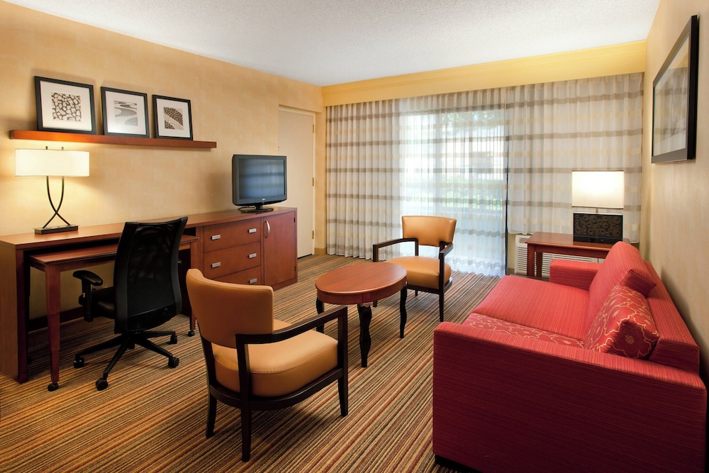 Suite, 1 Bedroom - Photo 5