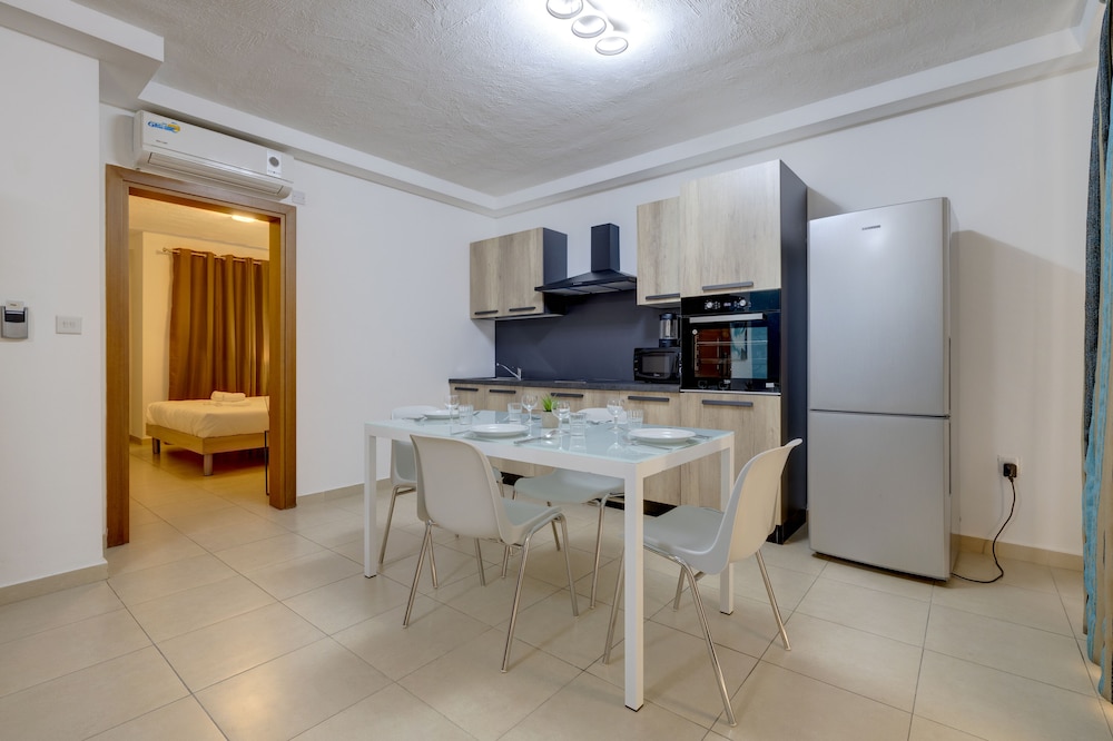 Deluxe Apartment (1 bedroom, 1 living room) photo 3