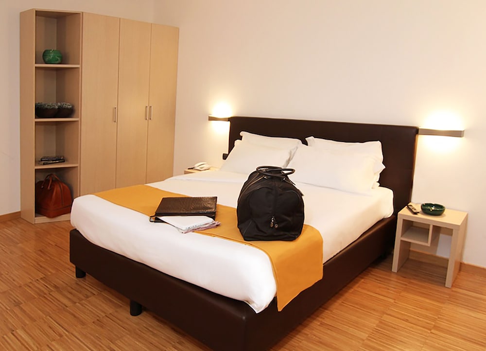 Classic Double Room, Accessible - Photo 3